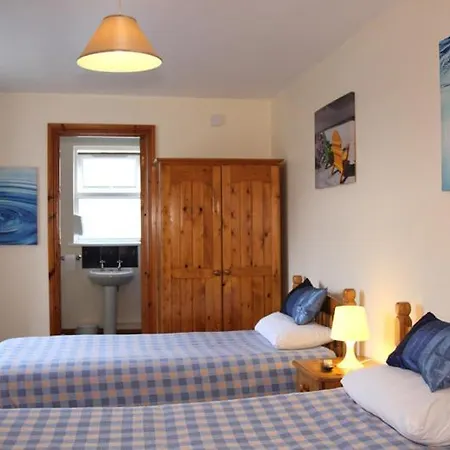 Whitehouse Guestrooms 3*